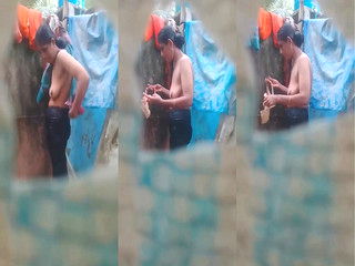 Desi Wife Bathing