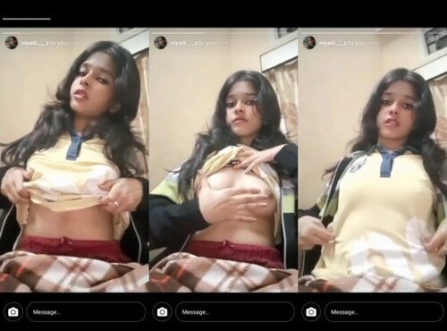 Horny Desi Girl Shows Boobs