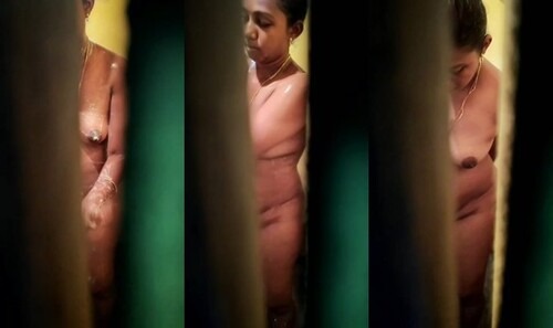Sexy Desi Bahbhi Bathing Captue