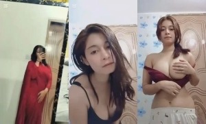 Sexy Desi Girl Shows Boobs