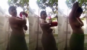 Desi Vlg Girl Bathing