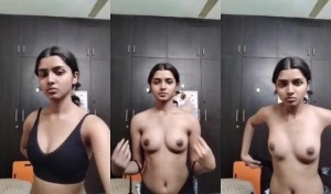 Hot Desi Girl Shows Boobs and Kissing